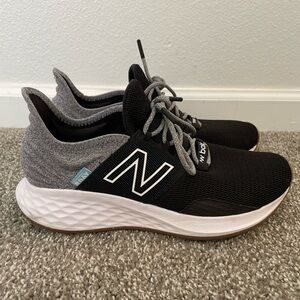 New Balance FreshFoam ROAV Sneaker Size 8 EUC Black Grey White